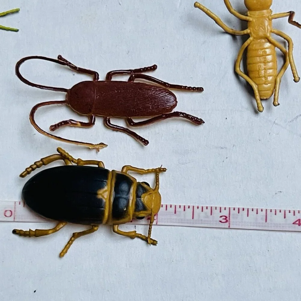 Insects Beetle Fly Weevil Mantis‎ Spider Grasshopper 11 Pieces 2in Vintage 1989